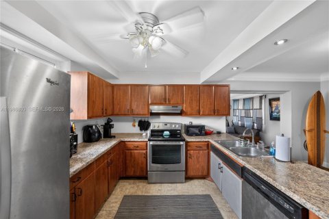 Купить виллу или дом в Майами-Шорс, Флорида 3 спальни, 129.41м2, № 2044981 - фото 10