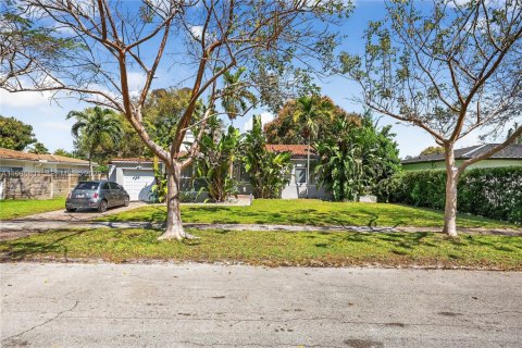 Купить виллу или дом в Майами-Шорс, Флорида 3 спальни, 129.41м2, № 2044981 - фото 2