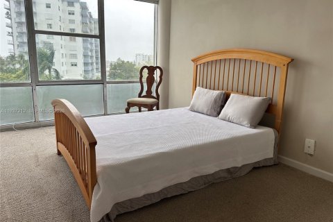 Condominio en venta en Miami Beach, Florida, 62.99 m2 № 1995098 - foto 5