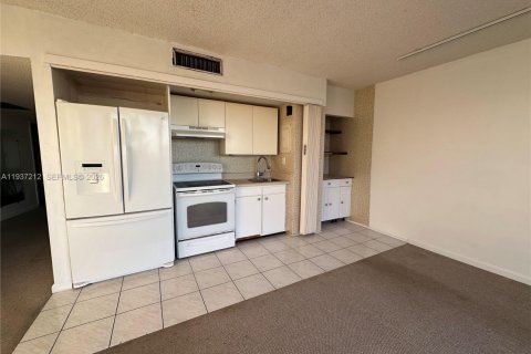 Condominio en venta en Miami Beach, Florida, 62.99 m2 № 1995098 - foto 3