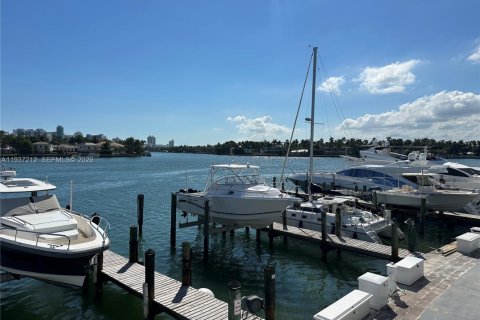 Condominio en venta en Miami Beach, Florida, 62.99 m2 № 1995098 - foto 9