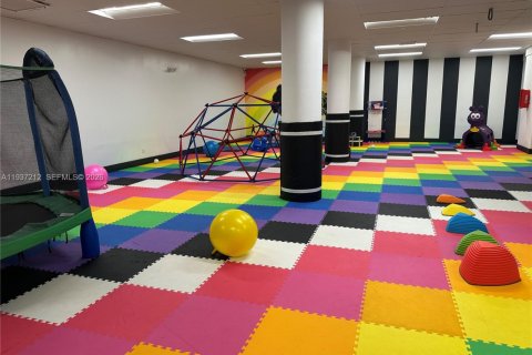 Condominio en venta en Miami Beach, Florida, 62.99 m2 № 1995098 - foto 28