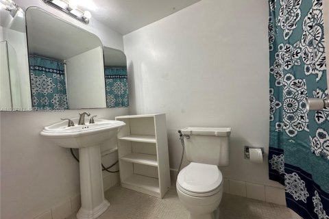 Condominio en venta en Miami Beach, Florida, 62.99 m2 № 1995098 - foto 6