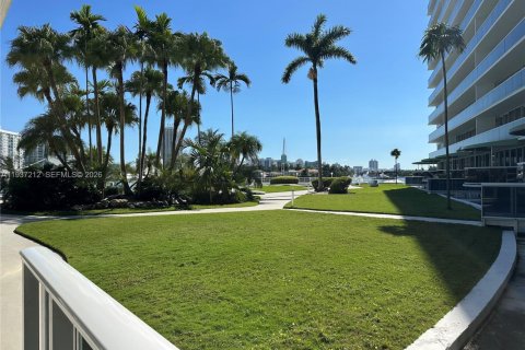 Condominio en venta en Miami Beach, Florida, 62.99 m2 № 1995098 - foto 13