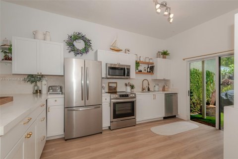 House in Homestead, Florida 2 bedrooms, 132.94 sq.m. № 1874515 - photo 7