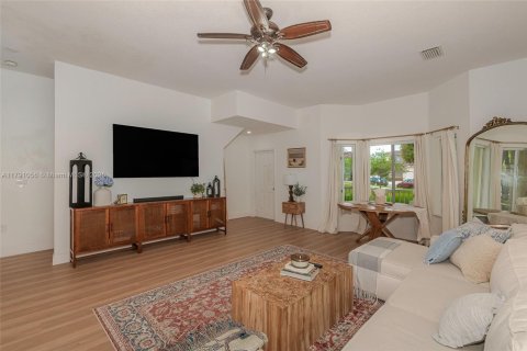 House in Homestead, Florida 2 bedrooms, 132.94 sq.m. № 1874515 - photo 3