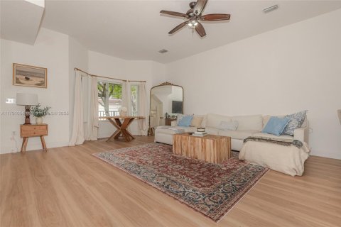 House in Homestead, Florida 2 bedrooms, 132.94 sq.m. № 1874515 - photo 4