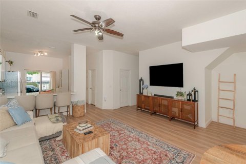 House in Homestead, Florida 2 bedrooms, 132.94 sq.m. № 1874515 - photo 2