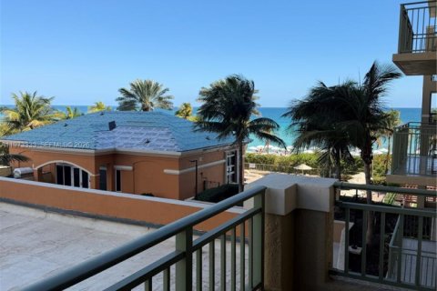 Condominio en venta en Hallandale Beach, Florida, 2 dormitorios, 92.9 m2 № 2038763 - foto 8