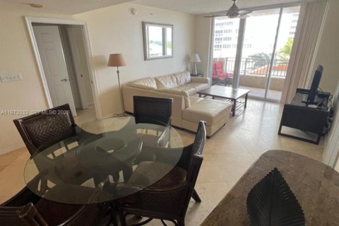 Condominio en venta en Hallandale Beach, Florida, 2 dormitorios, 92.9 m2 № 2038763 - foto 5