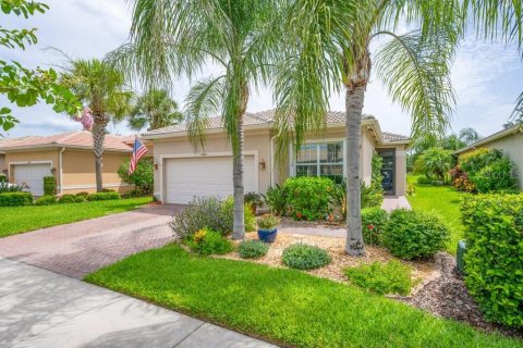 House in Wimauma, Florida 2 bedrooms, 185.9 sq.m. № 2239325