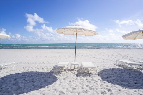 Снять в аренду кондоминиум в Ки-Бискейн, Флорида 2 спальни, 117.06м2, № 1958719 - фото 3