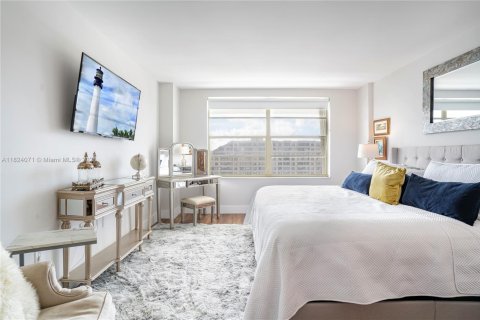 Снять в аренду кондоминиум в Ки-Бискейн, Флорида 2 спальни, 117.06м2, № 1958719 - фото 19