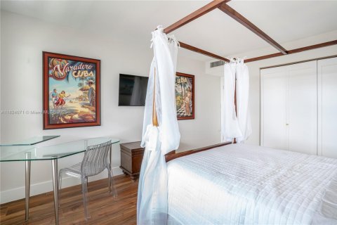 Снять в аренду кондоминиум в Ки-Бискейн, Флорида 2 спальни, 117.06м2, № 1958719 - фото 24