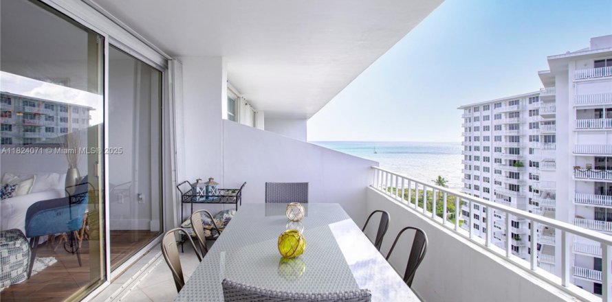 Кондоминиум с 2 спальнями в Ки-Бискейн, Флорида № 1958719