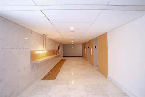 Снять в аренду кондоминиум в Ки-Бискейн, Флорида 2 спальни, 117.06м2, № 1958719 - фото 5