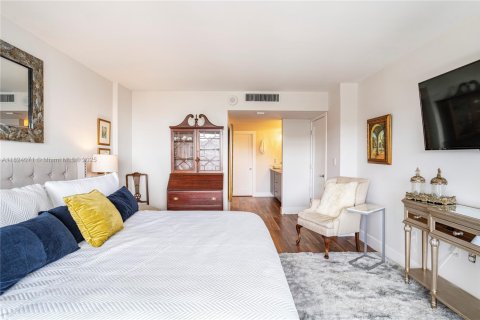 Снять в аренду кондоминиум в Ки-Бискейн, Флорида 2 спальни, 117.06м2, № 1958719 - фото 17