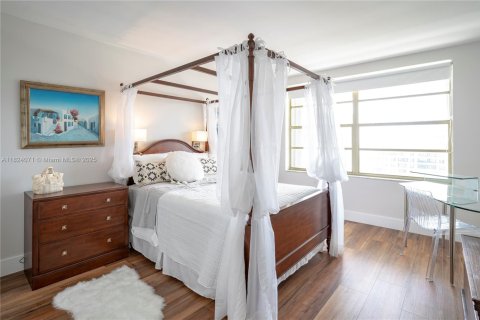 Снять в аренду кондоминиум в Ки-Бискейн, Флорида 2 спальни, 117.06м2, № 1958719 - фото 25