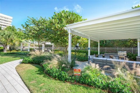 Снять в аренду кондоминиум в Ки-Бискейн, Флорида 2 спальни, 117.06м2, № 1958719 - фото 30