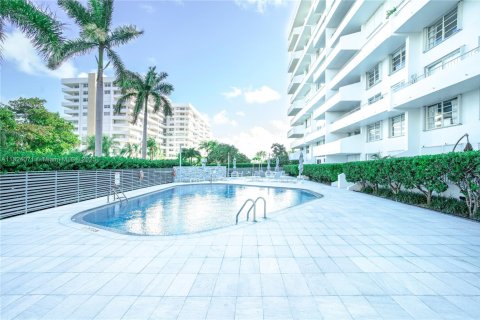 Снять в аренду кондоминиум в Ки-Бискейн, Флорида 2 спальни, 117.06м2, № 1958719 - фото 28