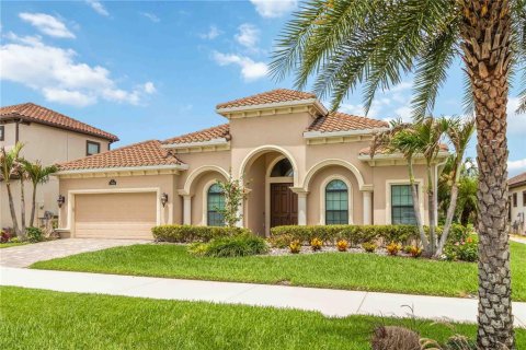House in Melbourne, Florida 4 bedrooms, 292.55 sq.m. № 2110219 - photo 3