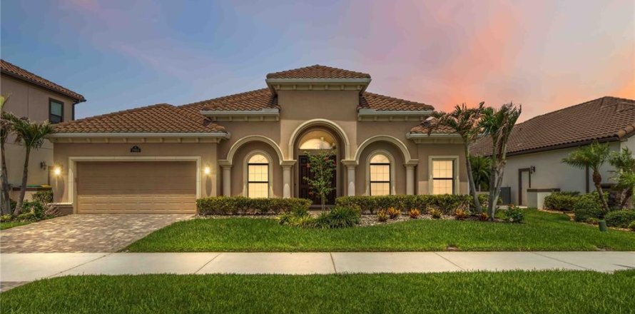 House in Melbourne, Florida 4 bedrooms, 292.55 sq.m. № 2110219
