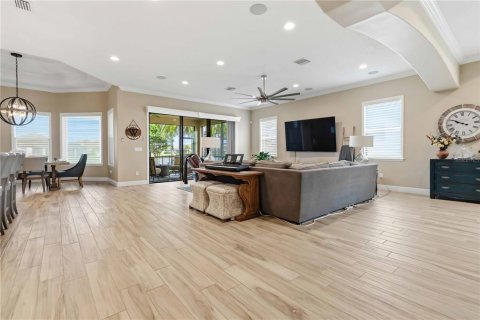 House in Melbourne, Florida 4 bedrooms, 292.55 sq.m. № 2110219 - photo 8