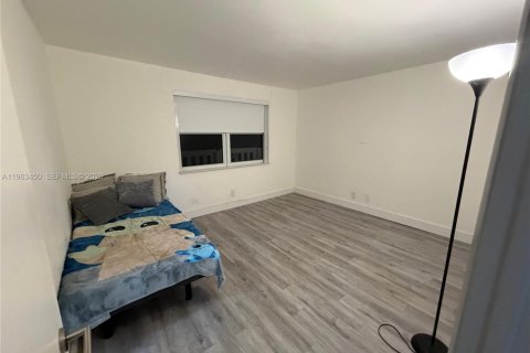 Снять в аренду коммерческую недвижимость в Дания-Бич, Флорида 1 спальня, 110.55м2, № 2025316 - фото 4