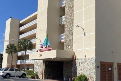 Коммерческая недвижимость в Дания-Бич, Флорида 1 спальня, 110.55м2 № 2025316