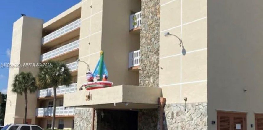 Коммерческая недвижимость в Дания-Бич, Флорида 1 спальня, 110.55м2 № 2025316