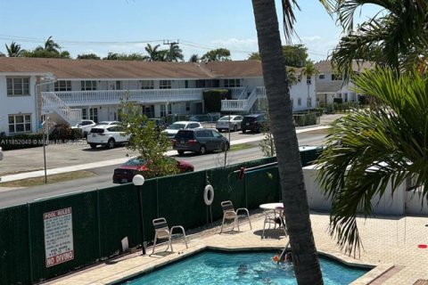 Condo in Fort Lauderdale, Florida, 3 bedrooms  № 1980718 - photo 4
