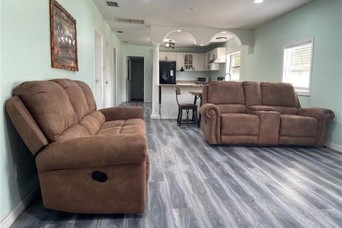 House in Plant City, Florida 3 bedrooms, 111.48 sq.m. № 2166193 - photo 4