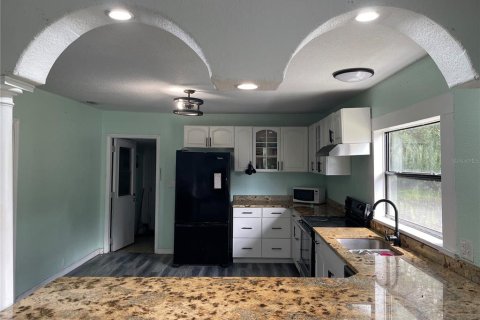 House in Plant City, Florida 3 bedrooms, 111.48 sq.m. № 2166193 - photo 5