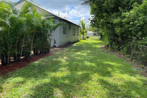 House in Plant City, Florida 3 bedrooms, 111.48 sq.m. № 2166193 - photo 23