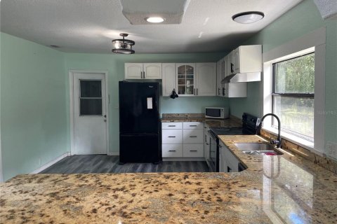 House in Plant City, Florida 3 bedrooms, 111.48 sq.m. № 2166193 - photo 8