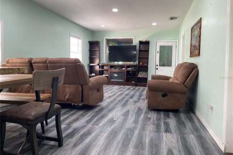 House in Plant City, Florida 3 bedrooms, 111.48 sq.m. № 2166193 - photo 6