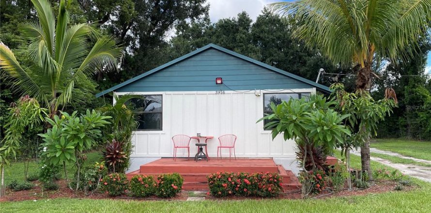 House in Plant City, Florida 3 bedrooms, 111.48 sq.m. № 2166193