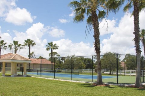 House in Vero Beach, Florida 3 bedrooms, 232.26 sq.m. № 2031423 - photo 6