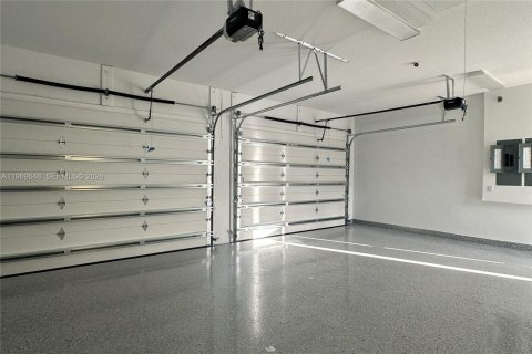 House in Vero Beach, Florida 3 bedrooms, 234.11 sq.m. № 2031423 - photo 25