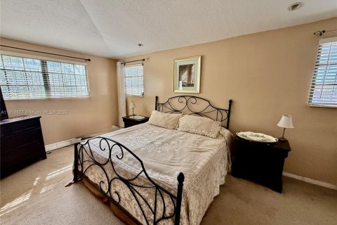 Casa en venta en Miami, Florida, 3 dormitorios, 186.83 m2 № 1968522 - foto 8