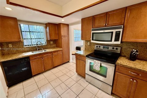 Casa en venta en Miami, Florida, 3 dormitorios, 186.83 m2 № 1968522 - foto 6