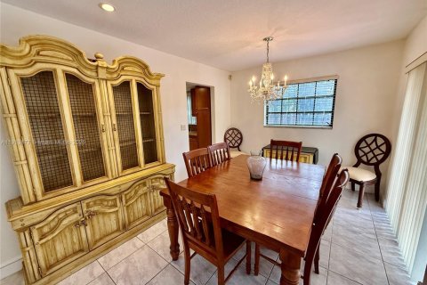 Casa en venta en Miami, Florida, 3 dormitorios, 186.83 m2 № 1968522 - foto 4