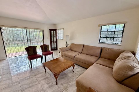 Casa en venta en Miami, Florida, 3 dormitorios, 186.83 m2 № 1968522 - foto 3