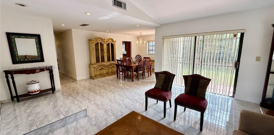 Casa en Miami, Florida 3 dormitorios, 186.83 m2 № 1968522