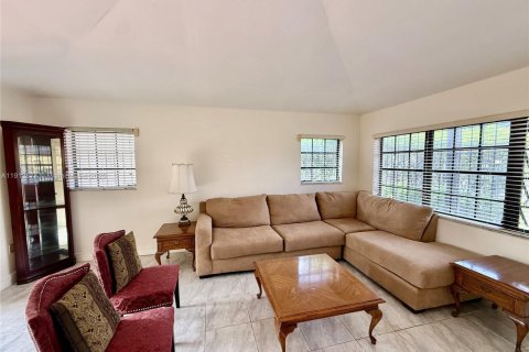 Casa en venta en Miami, Florida, 3 dormitorios, 186.83 m2 № 1968522 - foto 2
