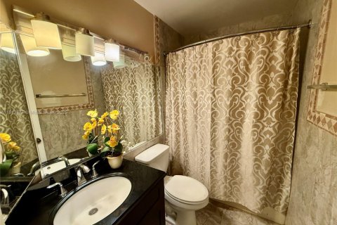 Casa en venta en Miami, Florida, 3 dormitorios, 186.83 m2 № 1968522 - foto 11