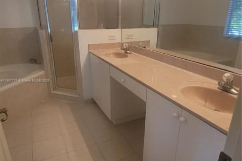 Touwnhouse à louer à Sunrise, Floride: 3 chambres, 155.89 m2 № 1964556 - photo 4