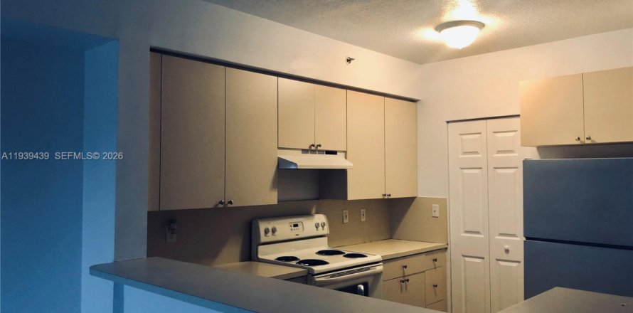 Condominio en Cutler Bay, Florida, 1 dormitorio № 1997426
