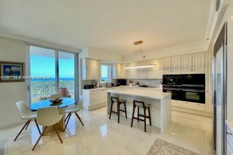 Condo in Key Biscayne, Florida, 3 bedrooms  № 1890604 - photo 9