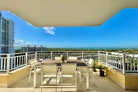 Condo in Key Biscayne, Florida, 3 bedrooms  № 1890604 - photo 11